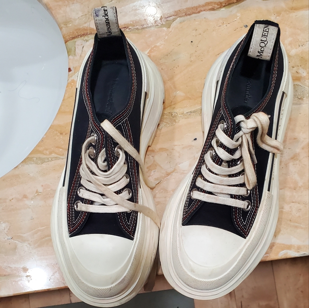 Alexander McQueen. Flash $